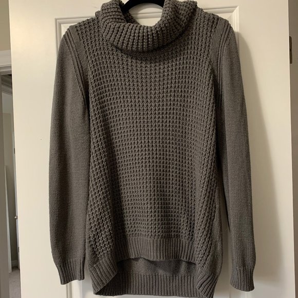 Forever 21 Turtleneck Sweater - Picture 1 of 3